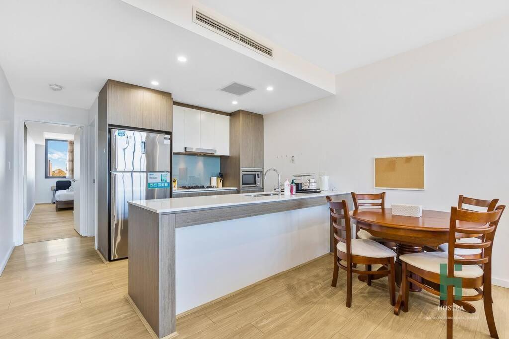 Homebush Eventhub Contemporary 2b2b Apartment *